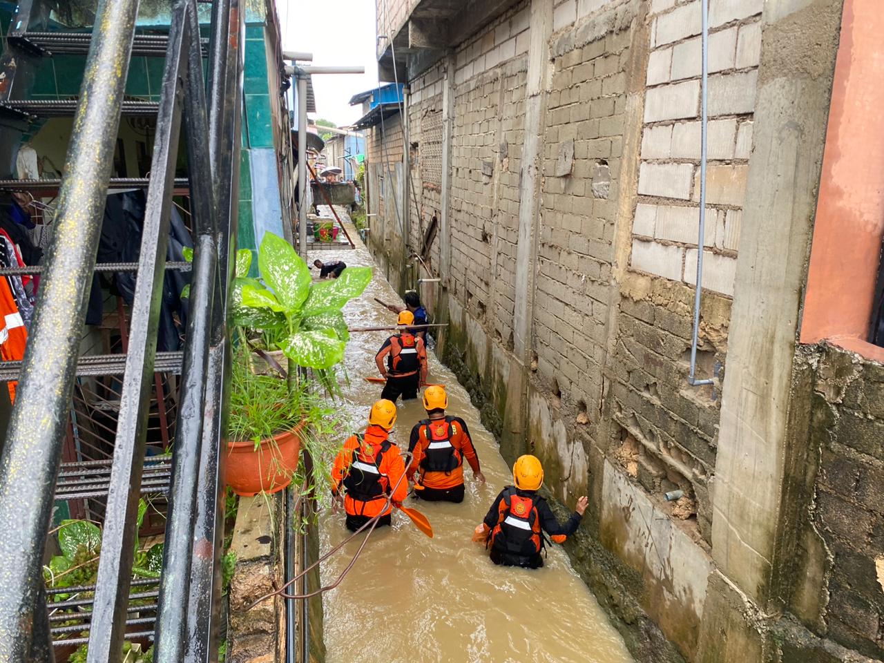 Tim SAR Gabungan Cari Balita 2 Tahun Hanyut di Gorong-gorong Batam, Hujan Deras Jadi Pemicu