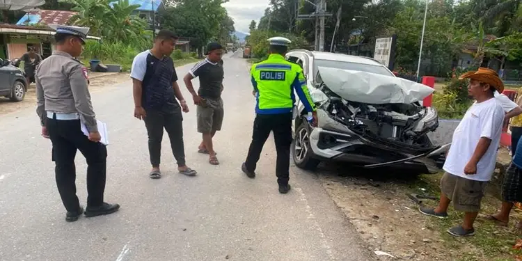 Tabrakan Beruntun di Tapanuli Tengah: 17 Orang Luka-Luka, 6 Di Antaranya Luka Berat Akibat Kecelakaan di Jalan Sibolga-Barus