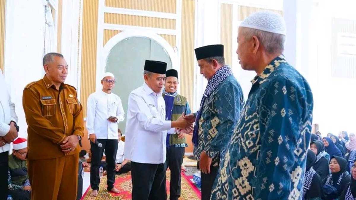Wakil Bupati Ogan Ilir Ardani Lepas Ratusan Jamaah Umrah Albukhori Travel di Tanjung Batu