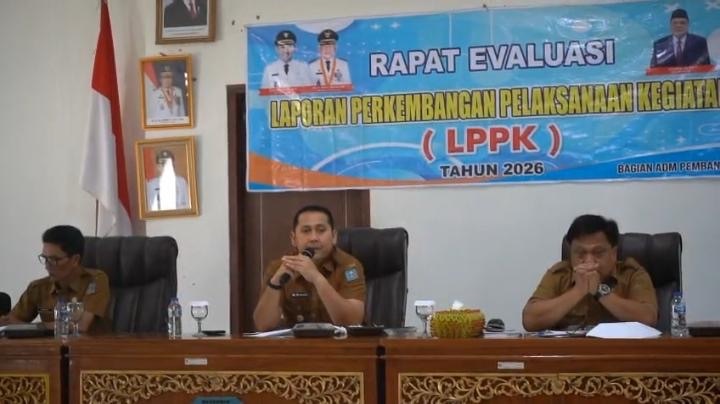 Rapat Evaluasi di Merangin, Bupati M Syukur Murka Banyak Kepala OPD dan Camat Tak Hadir, Serapan Anggaran Masih di Bawah 10 Persen