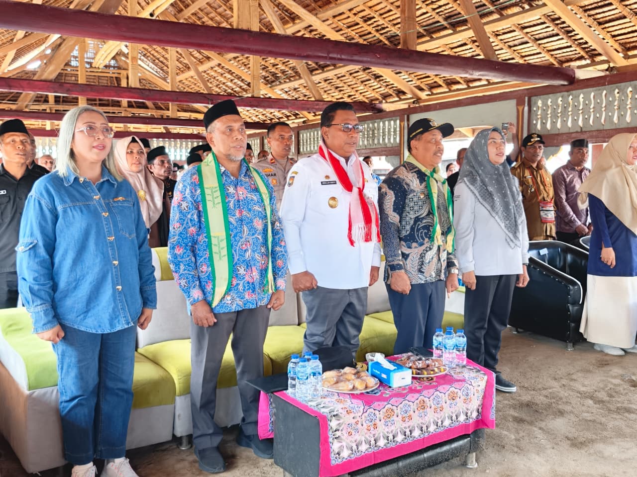 Wagub Maluku Resmikan Teras Pelayanan Publik di Pulau Buano, Warga Dapat Layanan Gratis hingga Pemeriksaan Kesehatan