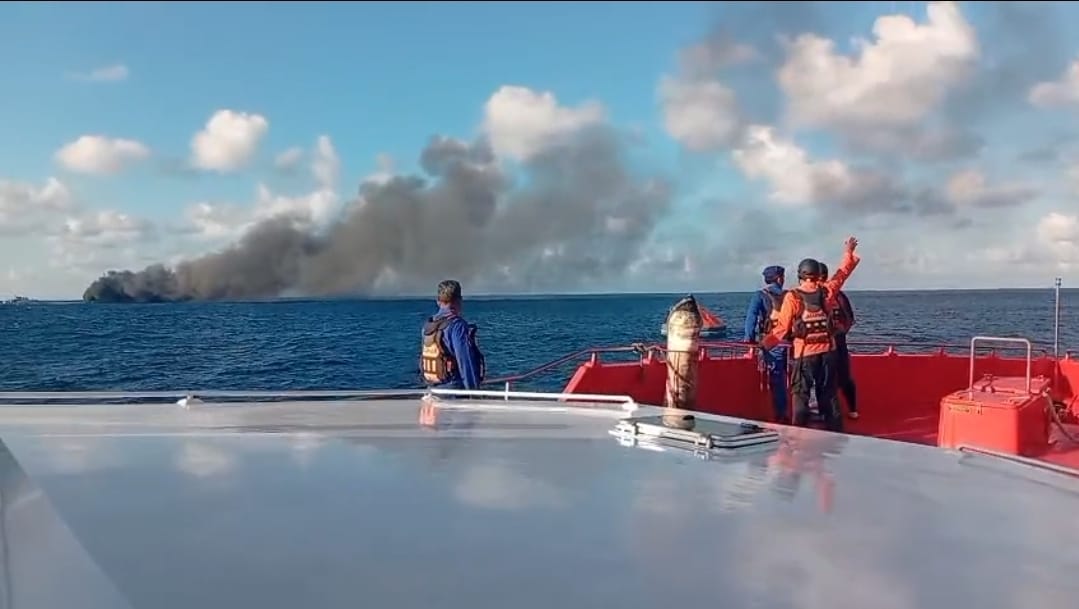 KMP Putri Yasmin Terbakar di Selat Lombok, Tim SAR Gabungan Evakuasi Penumpang dari Padang Bai Menuju Lembar