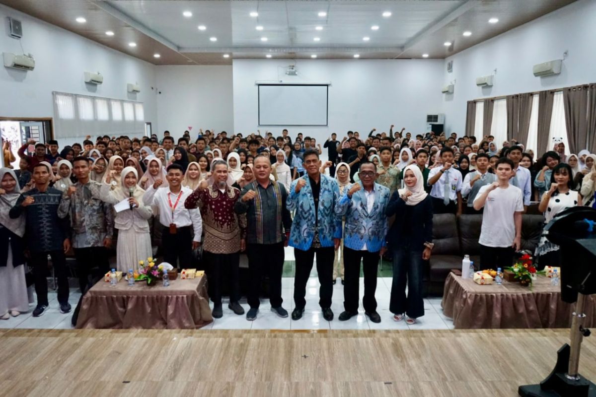Seminar Kewirausahaan IEC di Pematangsiantar, Wali Kota Dorong Pelajar Jadi Pencipta Lapangan Kerja