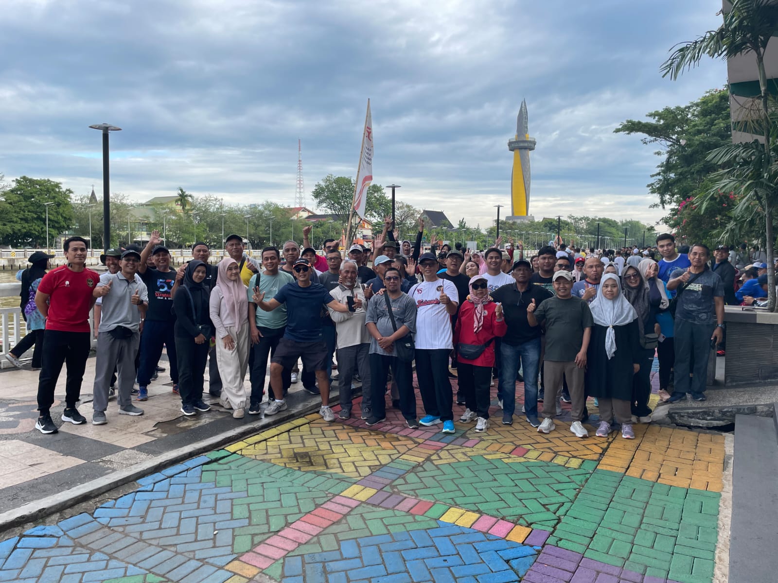 Ikatan Keluarga Bahagia BPost Gelar Temu Kangen Perdana di Siring Sungai Martapura, Puluhan Mantan Karyawan Hadir