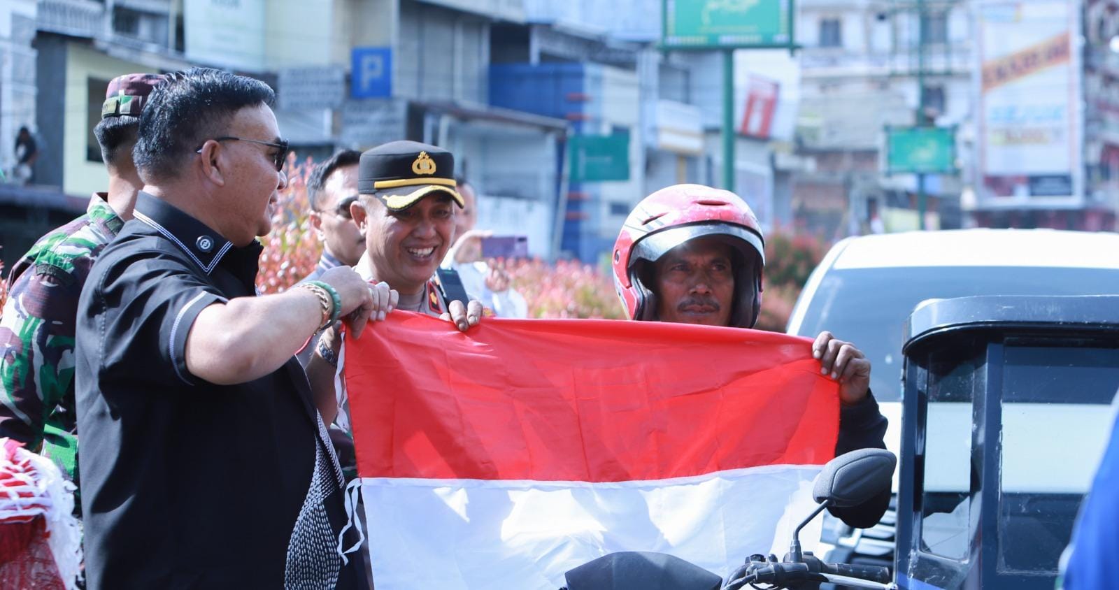 Semarak HUT ke-81 RI, Pemkab Aceh Tenggara Bagikan 10.000 Bendera Merah Putih ke Seluruh Kecamatan