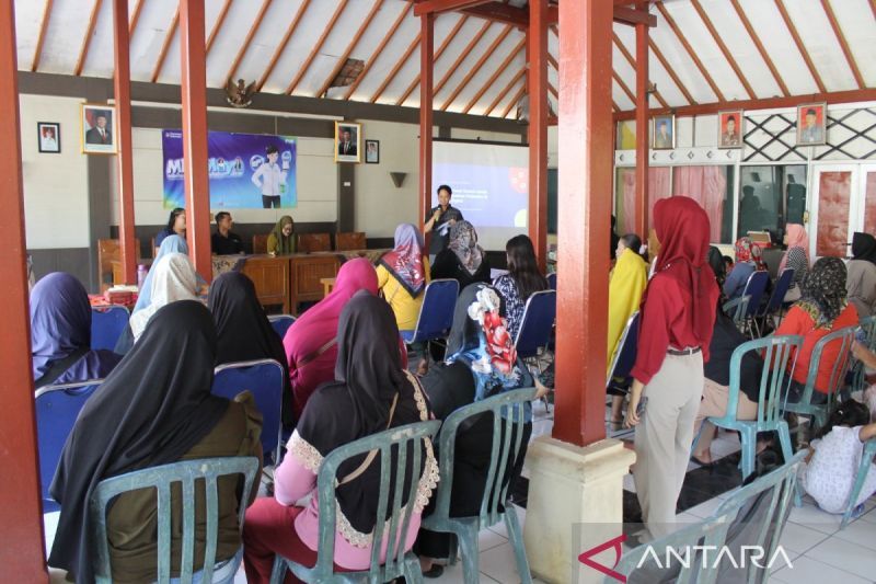 40 Ibu-Ibu Nasabah PNM Mekaar di Demak Dilatih Perkuat Konten Digital untuk Naikkan Penjualan