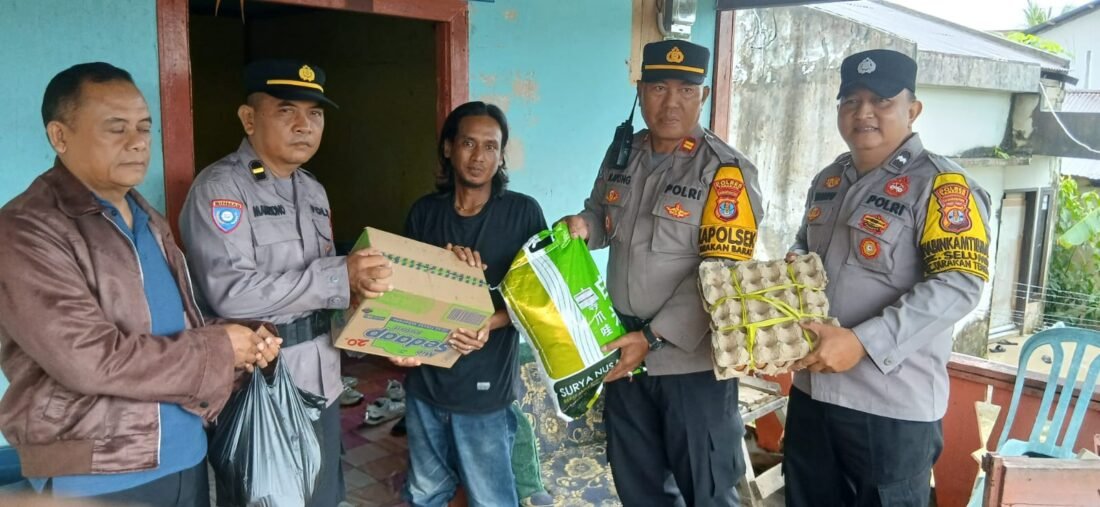 Polsek Tarakan Barat Salurkan Bantuan Langsung ke Korban Longsor di Kelurahan Selumit, Warga Terima Sembako