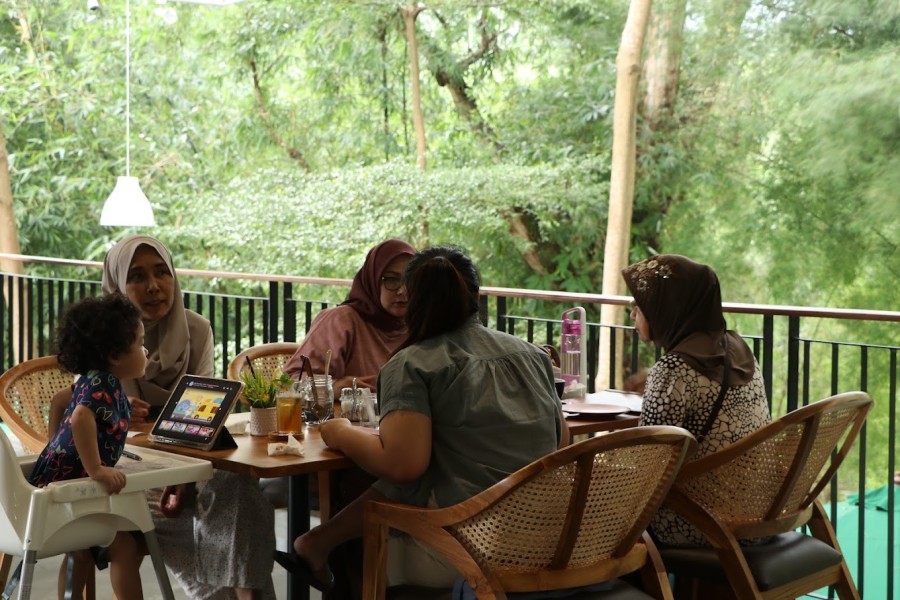 Corazon Sentul, Wisata Rasa Tepi Sungai dengan Live Music