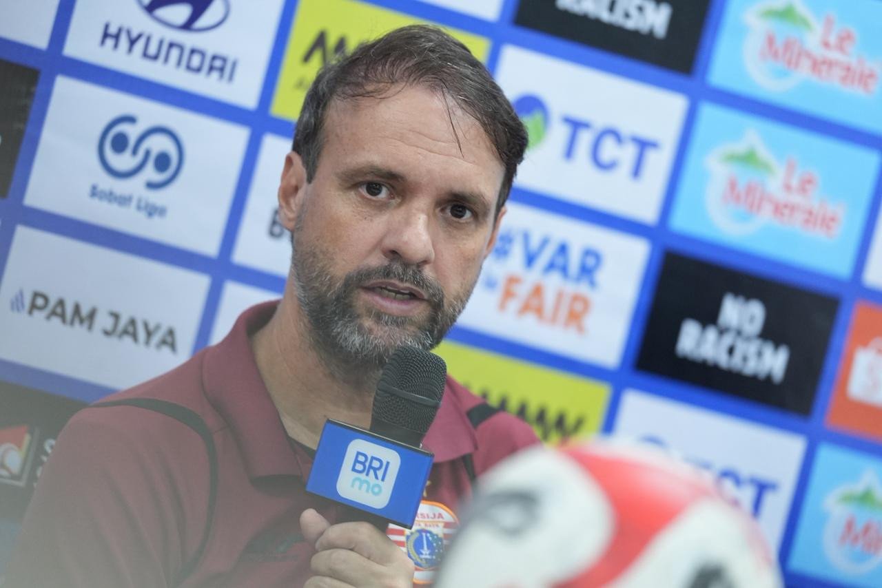Pelatih Persija Ucapkan Selamat Dingin untuk Persib Bandung Usai Juara Super League 2025/2026
