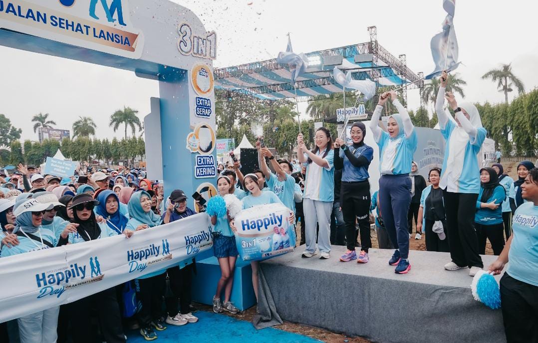 Jalan Sehat Lansia di Bandar Lampung Diikuti 15 Komunitas, Batin Wulan Ajak Warga Jaga Kebugaran di Usia Senja