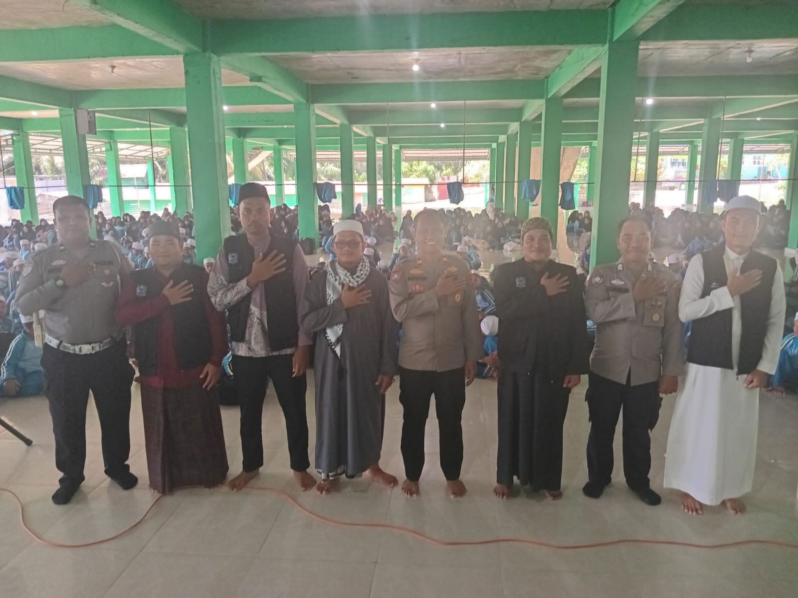 Satbinmas Polres Padang Lawas Sambangi Pondok Pesantren Al Mukhlisin, Beri Edukasi Hukum dan Karakter ke Santri