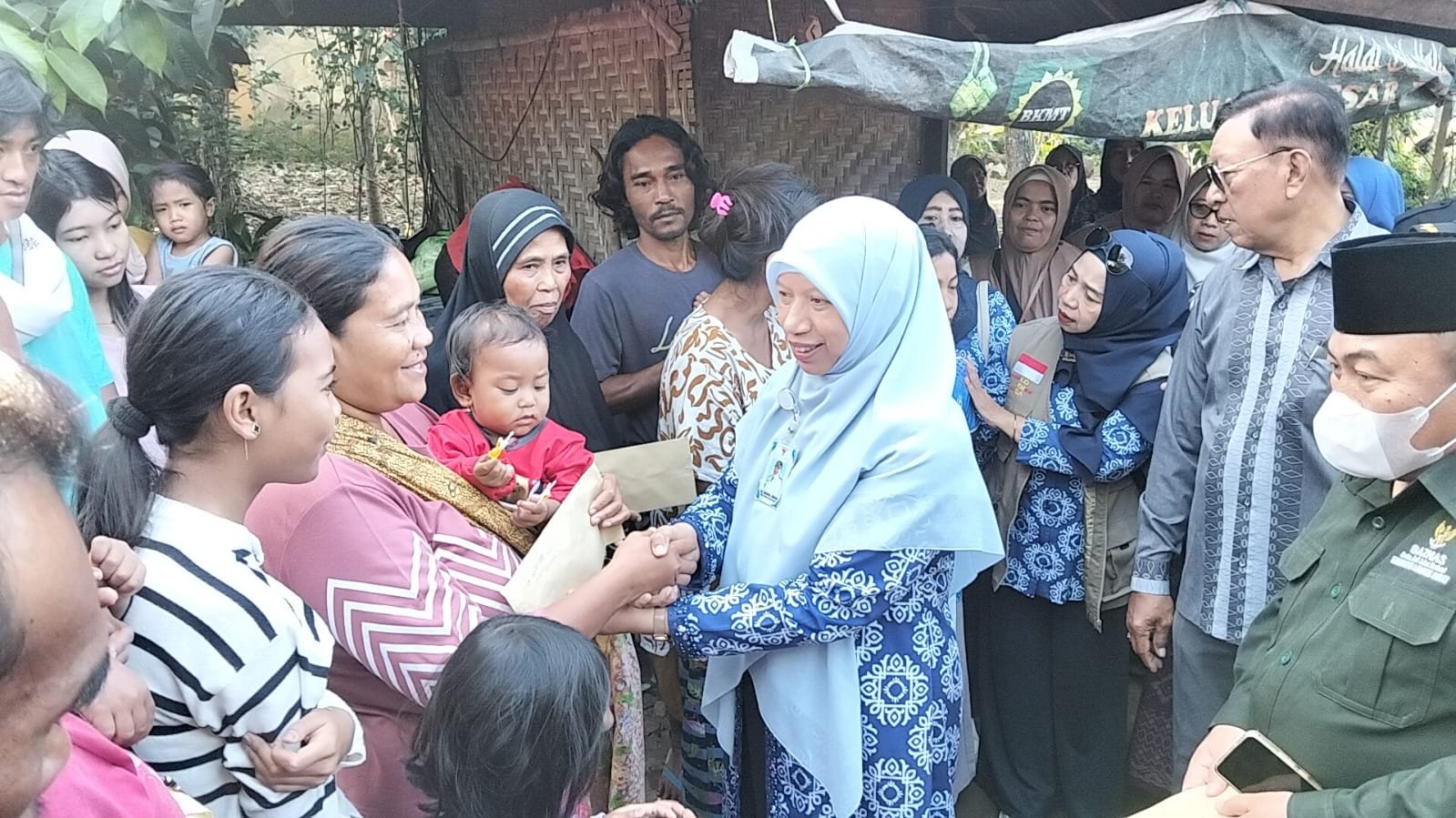 Wabup Lombok Barat Umi Nurul Turun ke Lokasi Kebakaran di Narmada, 21 Warga Terdampak Dijamin Dapat Bantuan RTLH