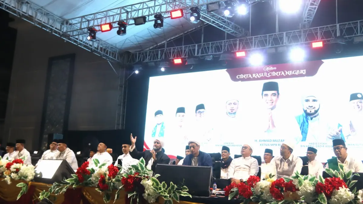 15 Ribu Jamaah Padati Kepri Bersholawat 3 di Batam, Habib Syeikh Pimpin Sholawat Nariyah di Masjid Agung Raja Hamidah