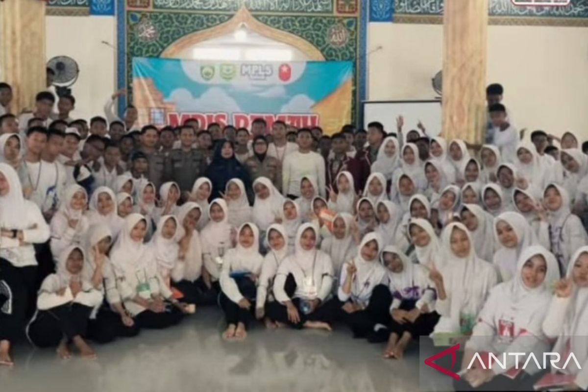 Sat Binmas Polrestabes Palembang Bekali Siswa SMAN 13 dengan Materi Safety Riding hingga Anti-Bullying