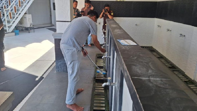 100 Jam Kerja Sosial di Masjid, Hukuman Perdana bagi Ayah Penelantar Anak di Banda Aceh