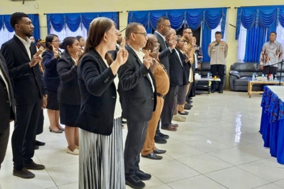 Bupati Jayapura Lantik Pengurus LPPD Periode 2026-2031, Target Cetak Talenta Seni Gerejawi ke Tingkat Nasional