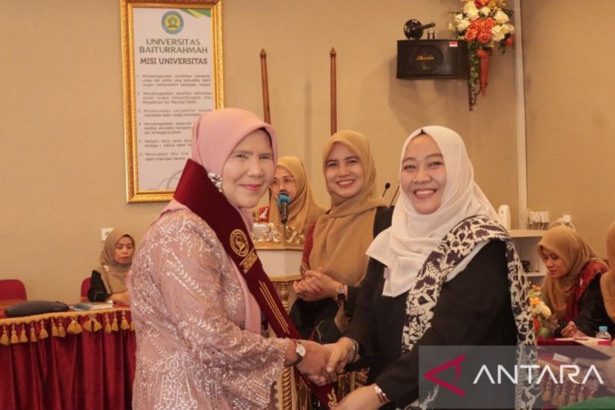 Owner RS BKM Painan Ikut Yudisium dan Angkat Sumpah Bidan di Unbrah: Bukti Pendidikan Sepanjang Hayat