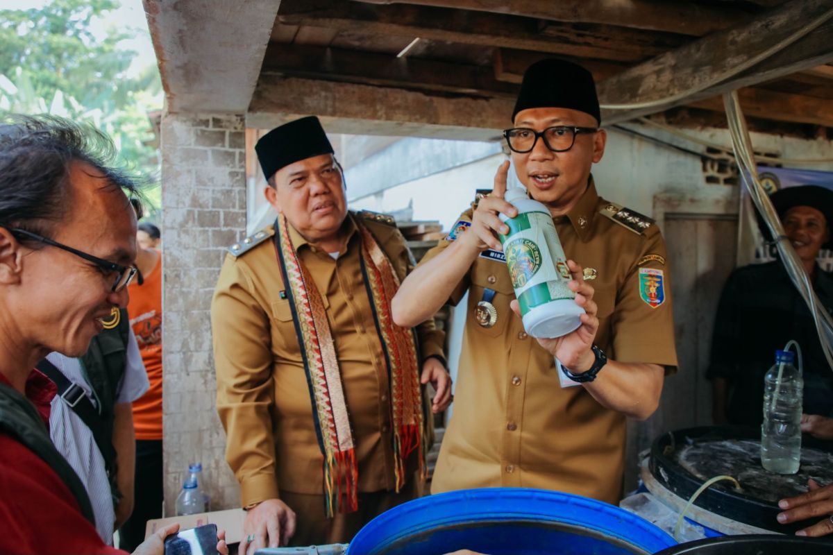 Gubernur Lampung Dorong Petani Pakai Pupuk Hayati Cair, Target 500 Desa di 2025 Tekan Biaya Produksi