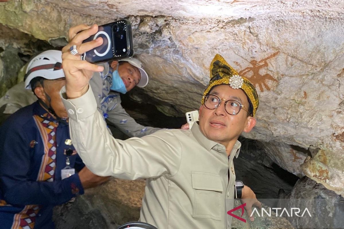 Menteri Kebudayaan Fadli Zon Tekankan Edukasi Ketat ke Pengunjung Situs Lukisan Cadas Tertua di Muna, Sulawesi Tenggara