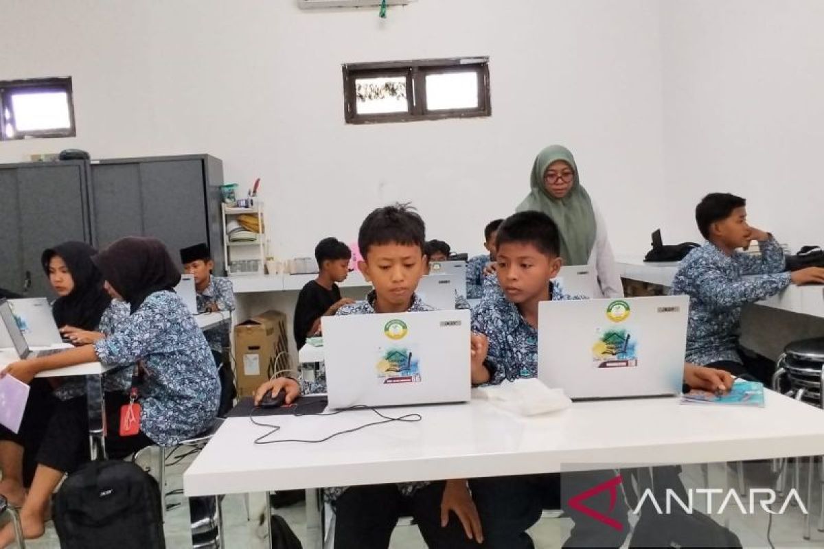 Sekolah Rakyat SRMP 23 Makassar Bawa Perubahan bagi 124 Siswa Prasejahtera, Disiplin hingga Raih 5 Emas Pencak Silat