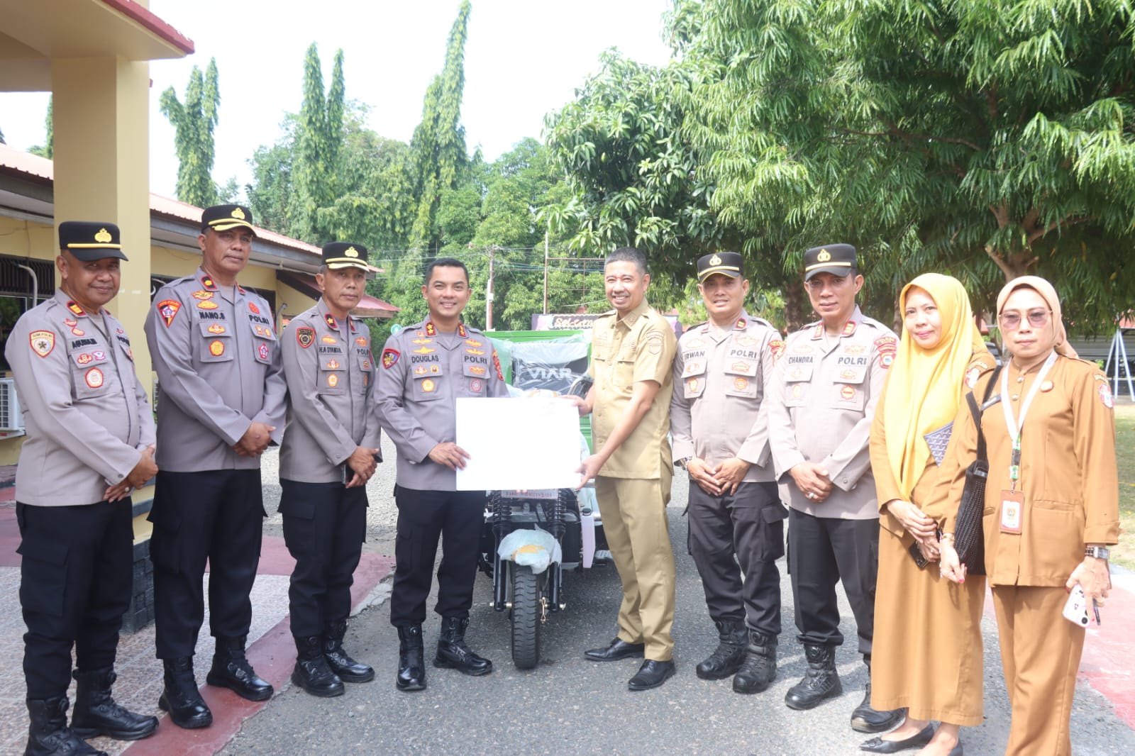 Polres Wajo Terima Armada Motor Sampah Roda Tiga, Bhabinkamtibmas Jadi Penggerak Cinta Lingkungan