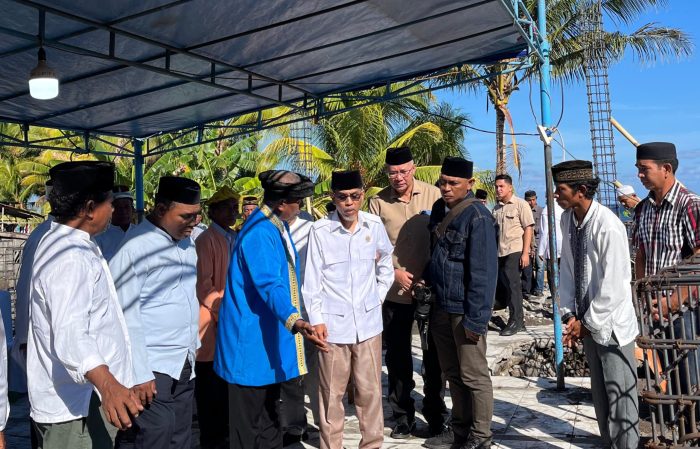 Sultan Ternate Pimpin Peletakan Batu Pertama Masjid Nurul Fasyah Takome, Bangunan Baru Sejajar Jalan dan Jauhi Abrasi
