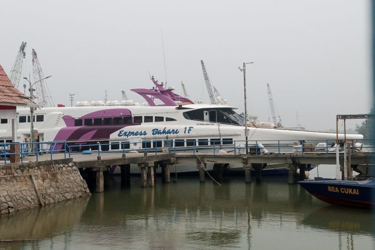 KSOP Tanjungpandan Pastikan Arus Pelayaran di Pelabuhan Belitung Normal Meski Kabut Asap Kiriman Kalteng