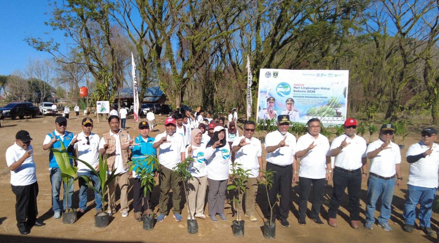 1.000 Pohon Ditanam di Hutan Kota Malvinas Padang, Gubernur Sumbar Sebut Kerugian Bencana Capai Rp33 Triliun