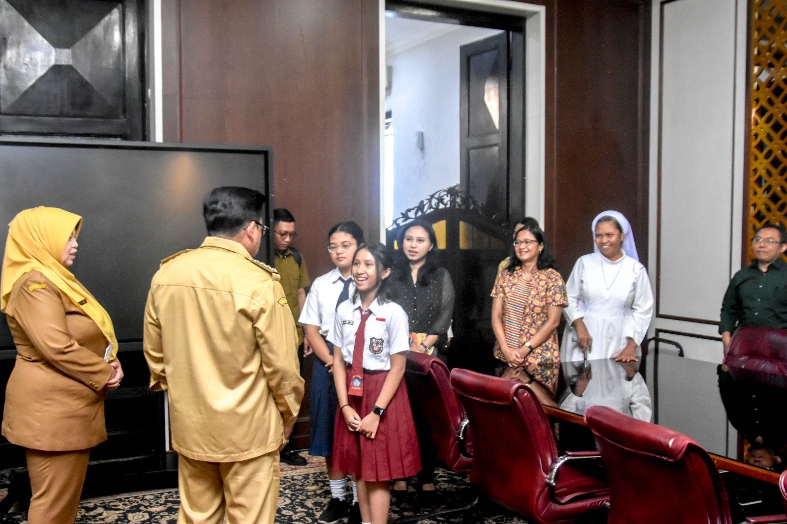 Dua Pelajar SD dan SMP di Salatiga Raih Nilai Sempurna TKA 2026, Wali Kota Serahkan Tabungan untuk Budaya Menabung