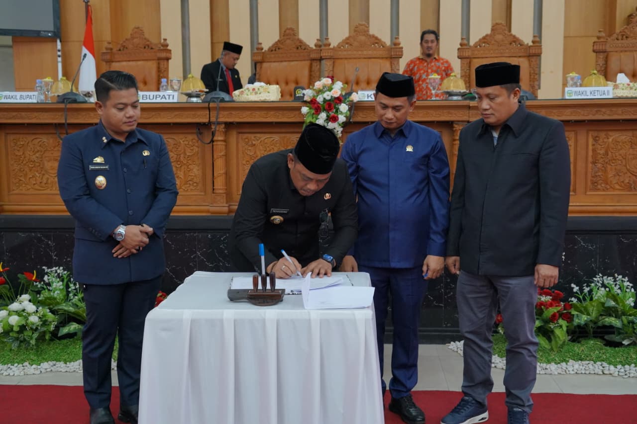 DPRD Luwu Setujui Penataan OPD dan Tiga Ranperda Strategis, Termasuk Pembentukan Dua Desa Baru untuk Percepat Pelayanan