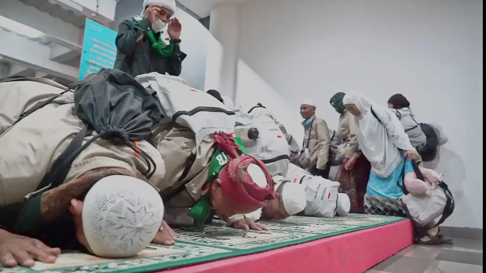 393 Jemaah Haji Lombok Timur Tiba di Bandara Lombok Tengah, Kloter 1 Disambut Sekda NTB