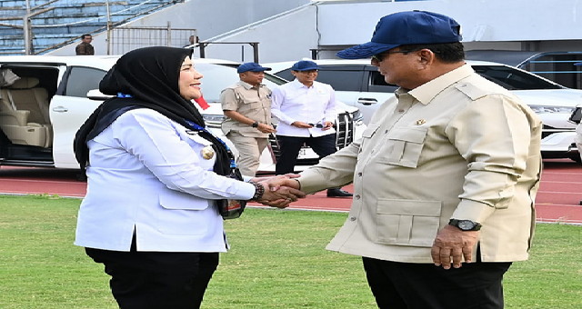Wali Kota Bandar Lampung Eva Dwiana Sambut Kedatangan Presiden Prabowo di Bandara Radin Inten II untuk Munas HIPMI XVIII