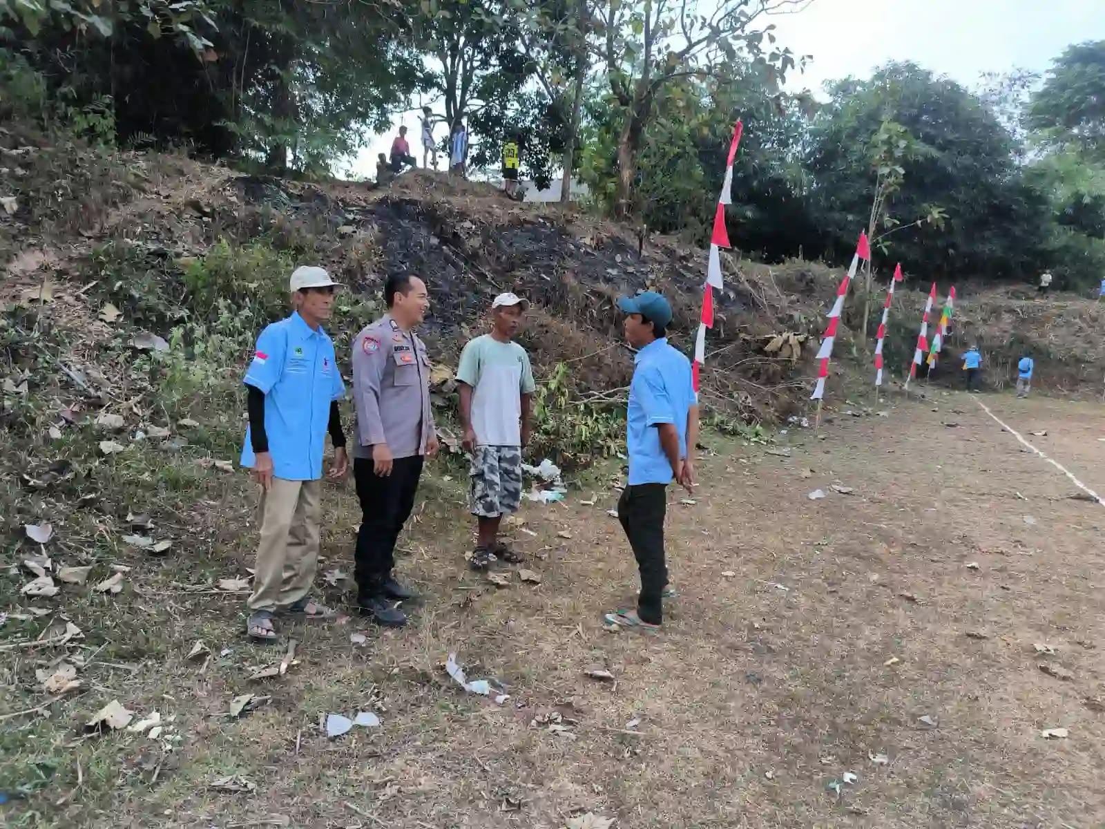 Bhabinkamtibmas Purwakarta Ingatkan Warga soal Larangan Bakar Sampah dan Buang Puntung Rokok saat Musim Kemarau