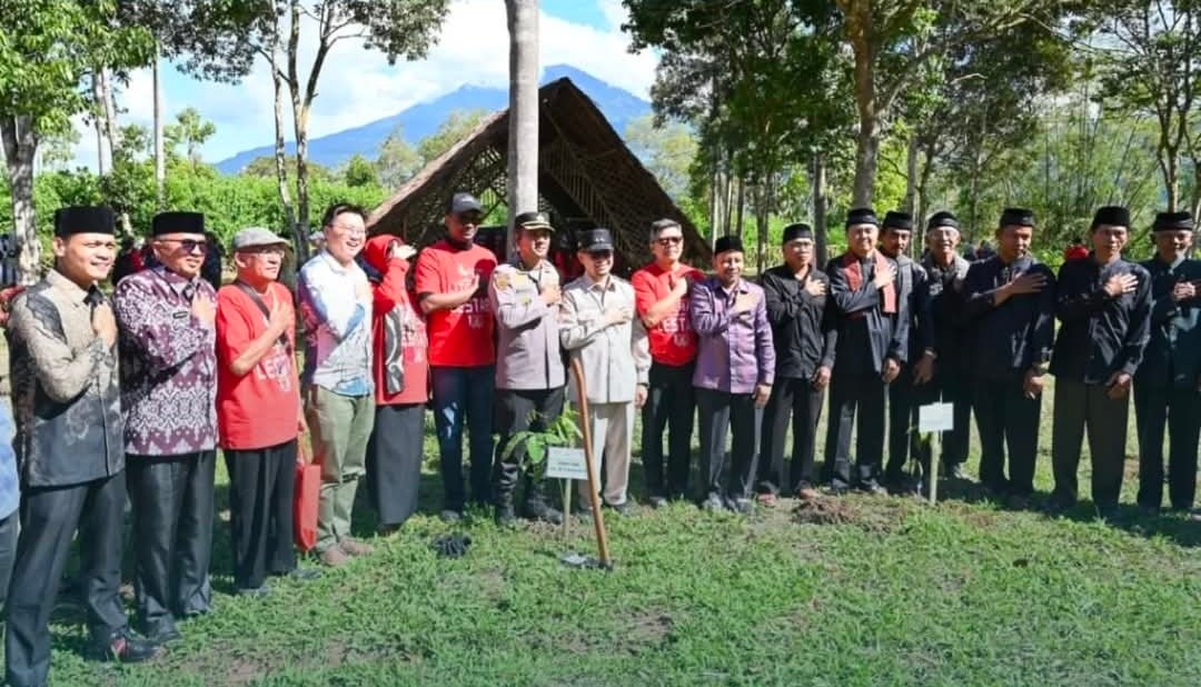 Peringati 100 Tahun Jam Gadang, Pemkot Bukittinggi dan Polda Sumbar Tanam 1.000 Pohon di Tabiang Barasok
