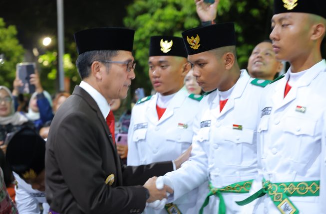 45 Anggota Paskibraka Palembang Resmi Dikukuhkan Wali Kota Ratu Dewa, Orang Tua Larut dalam Haru Usai Dua Pekan Karantina