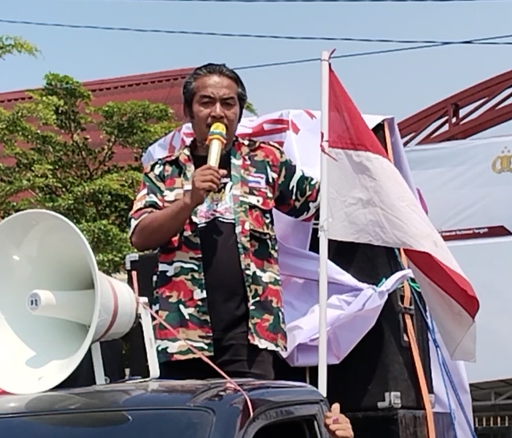 Ratusan Warga Desa Topogaro dan Laskar Merah Putih Kepung Polres Morowali, Desak Tersangka Dana Tali Asih Segera Ditetapkan