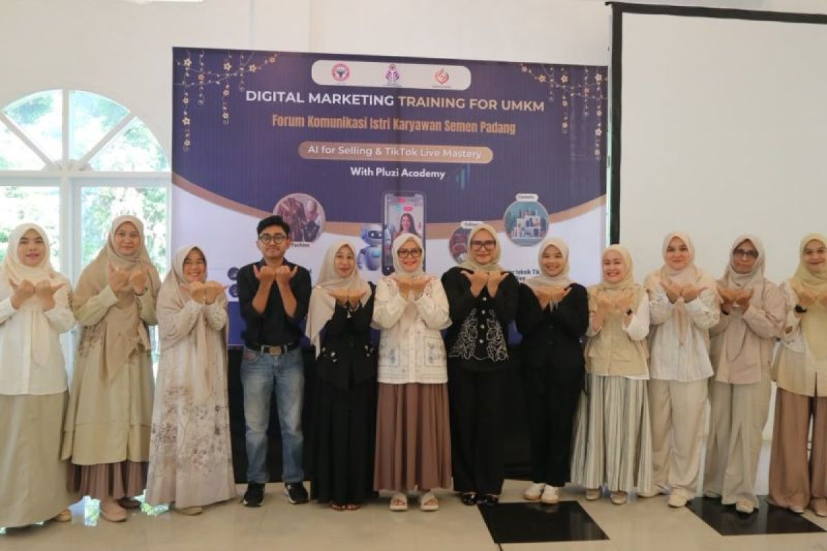 FKIK Semen Padang Latih 30 Pelaku UMKM Pemasaran Digital Berbasis AI dan TikTok Live