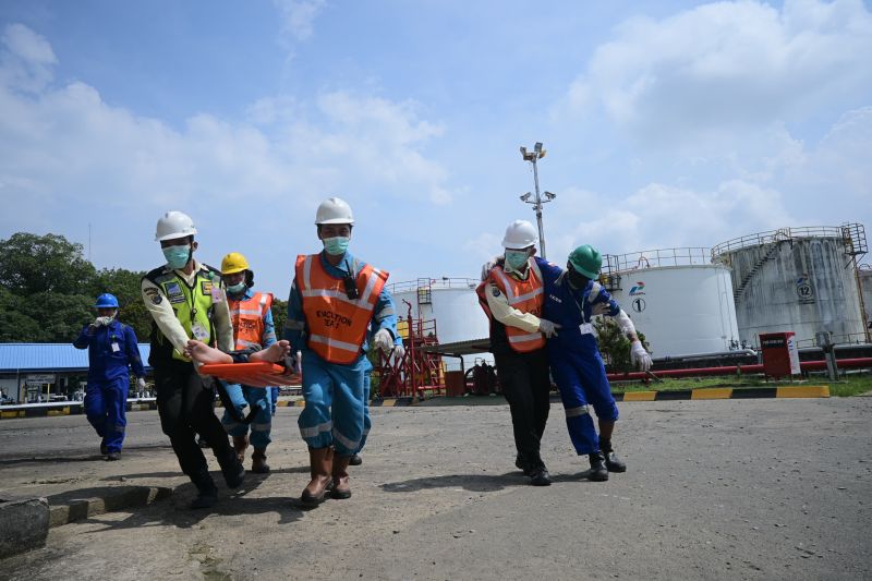 Simulasi Darurat di Fuel Terminal Tarakan: Pertamina Uji Respons Tumpahan BBM dan Evakuasi 3 Pekerja