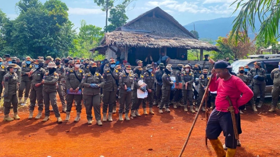 17 Rumah Petani di Luwu Timur Digusur Paksa untuk PSN PT IHIP, 30 Warga Mengungsi di Musala