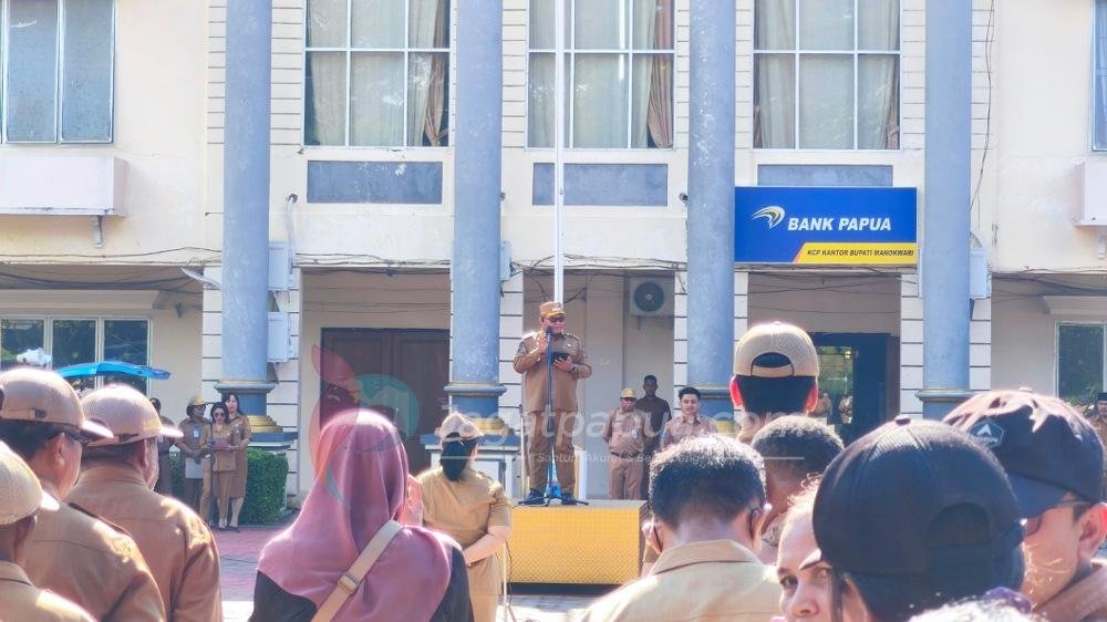 Wabup Manokwari Mugiyono Instruksikan Kepala OPD Baru Tindak Lanjuti Temuan BPK dan Hentikan Pola Kerja Kebut Semalam