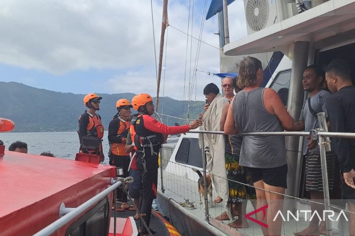 8 ABK KM Teluk Bara Selamat Setelah Kapal Tenggelam di Perairan Maluku Tengah, Dievakuasi Kapal Yacht Selandia Baru