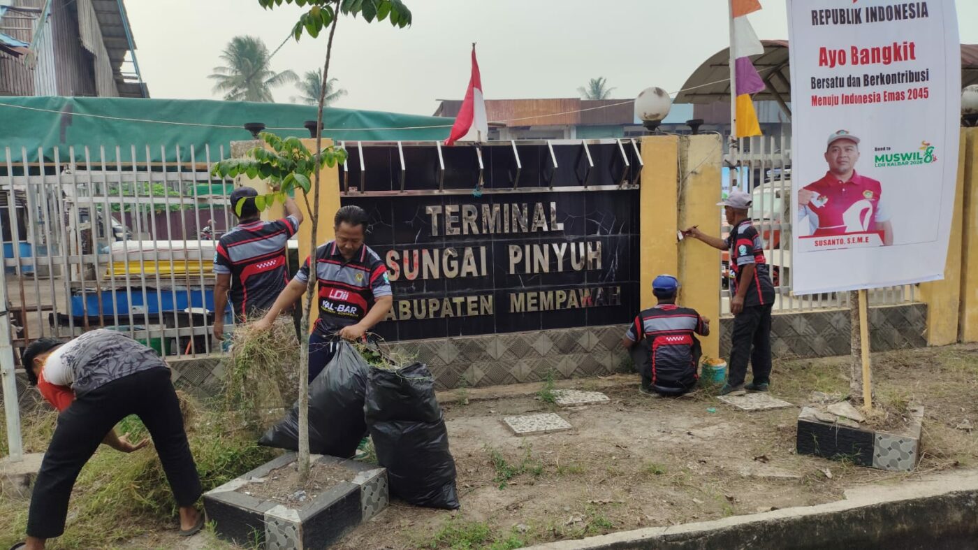 LDII Kalbar Gelar Kerja Bakti di Terminal Sungai Pinyuh, Melibatkan Pemda Hingga Mahasiswa