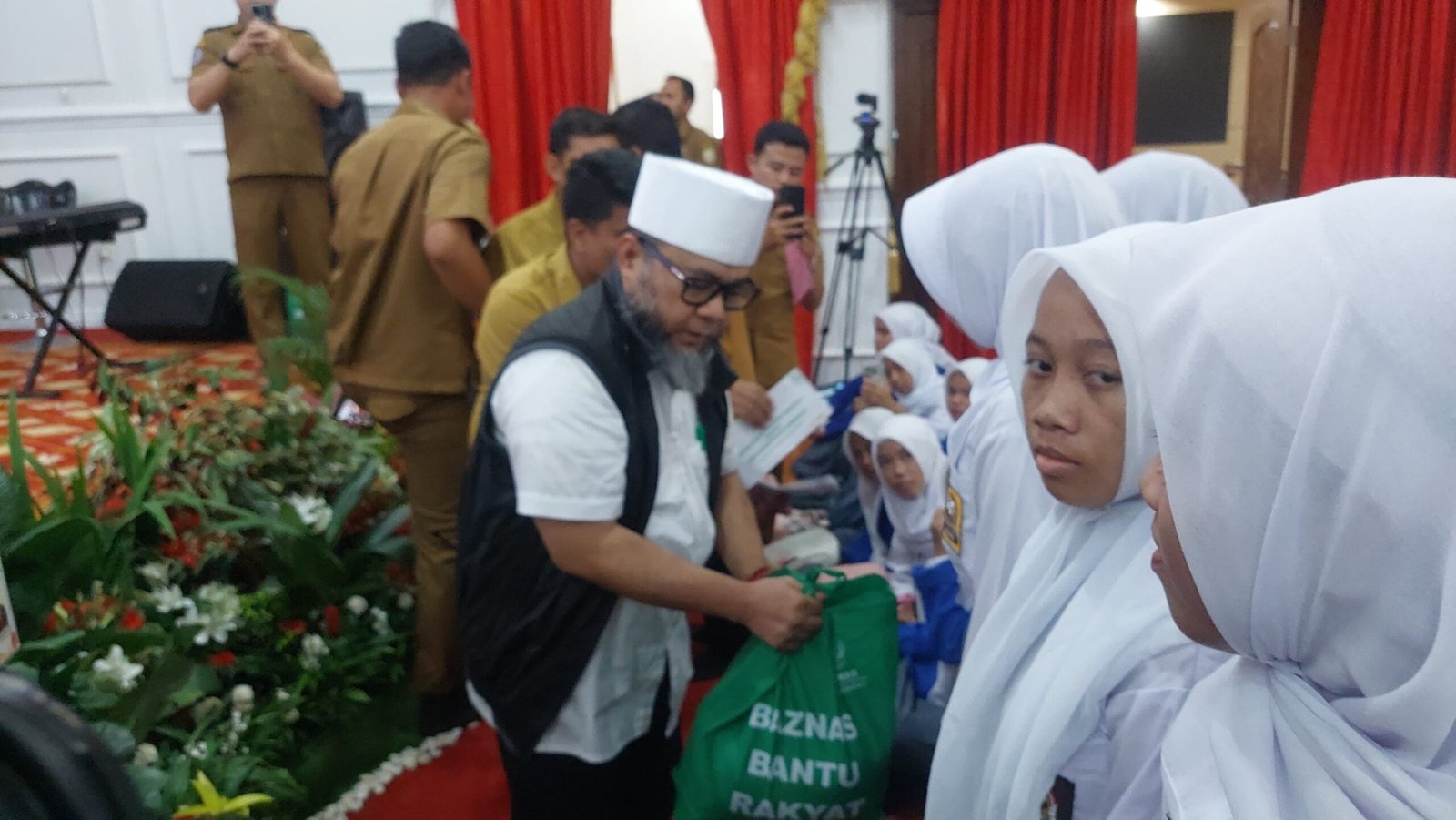 Retret Akbar Merah Putih di Bengkulu: Gubernur Helmi Hasan Beri 3 Kunci Sukses ke 10.689 Siswa SMA/SMK