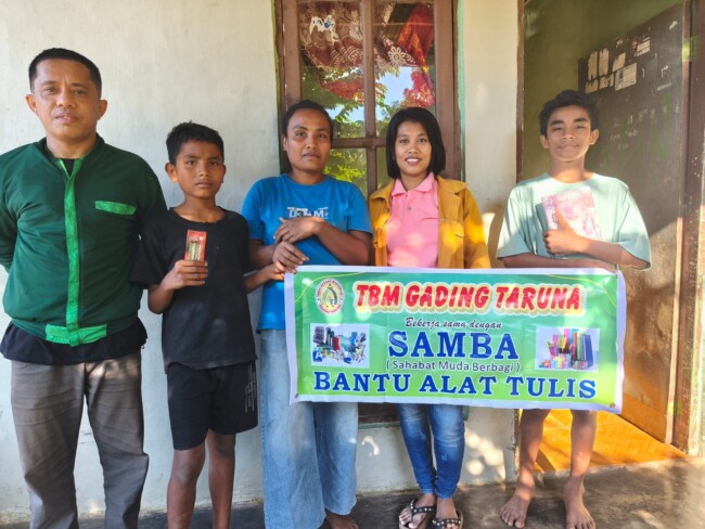 TBM Gading Taruna dan Komunitas SAMBA Salurkan Bantuan Alat Tulis untuk Anak-Anak di Kelurahan Bello, Kupang