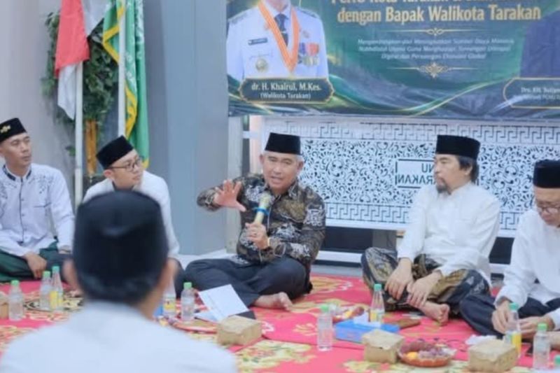 Wali Kota Tarakan Lepas 10 Penerima Beasiswa PCNU, 2 Santri Dikirim ke Universitas Islam Jember