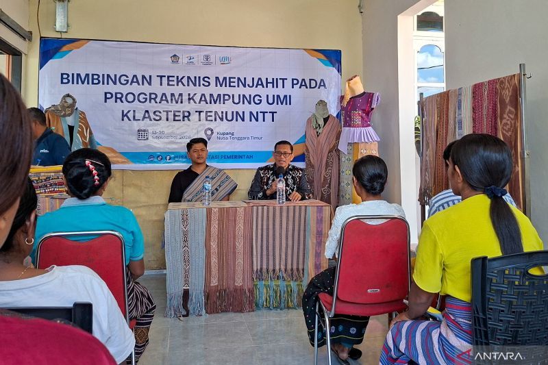 DJPb NTT dan PIP Latih 12 Penenun TTU Olah Kain Jadi Jaket hingga Tas, Incar Pasar Eropa