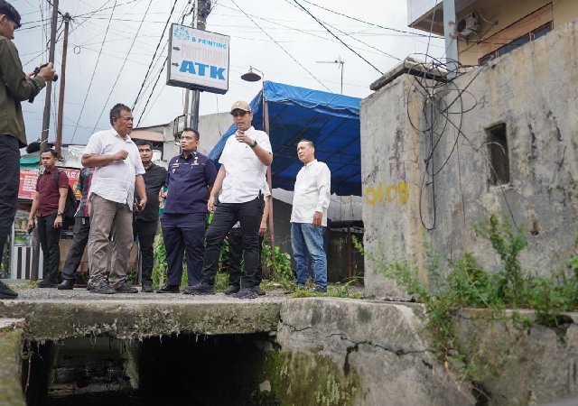 Wali Kota Medan Rico Waas Tinjau Drainase Tersumbat di Medan Selayang, Warga Keluhkan Banjir Capai Sepaha Orang Dewasa