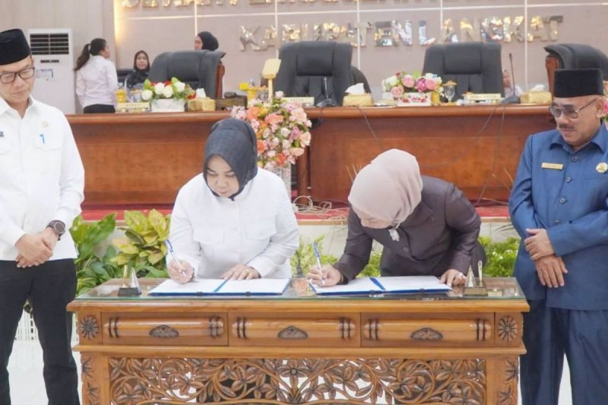 DPRD Langkat Sahkan Perda Pertanggungjawaban APBD 2025, Plt Bupati Tiorita Ajak Perkuat Sinergi Eksekutif-Legislatif