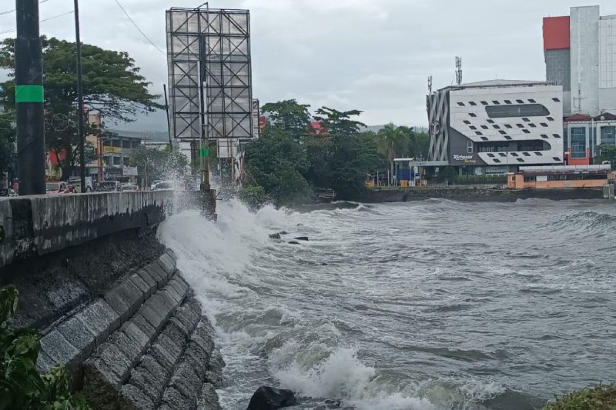 BMKG Keluarkan Peringatan Gelombang Tinggi di Perairan Minahasa Utara dan Sitaro, Warga Diminta Waspada hingga 18 Juli