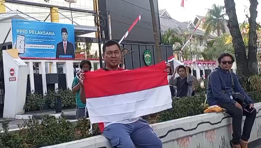 1.000 Bendera Merah Putih Dibagikan Pemkot Samarinda di Depan GOR Segiri, Warga Diminta Pasang di Rumah
